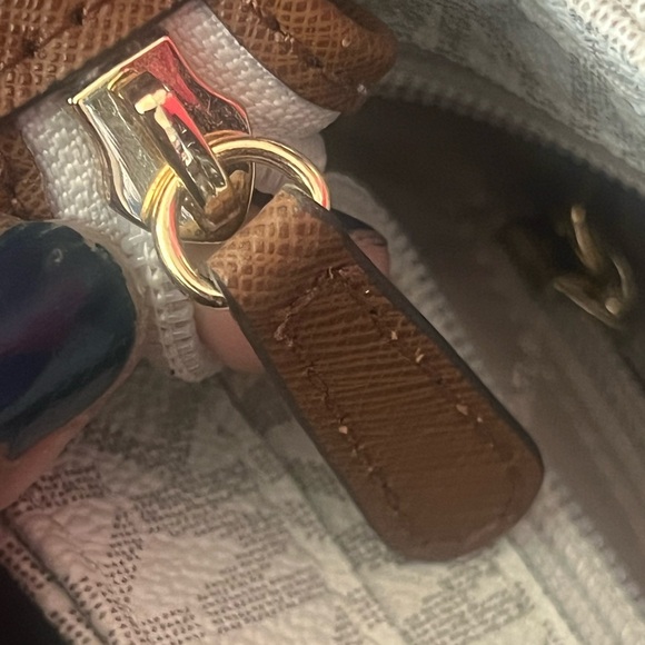 Michael Kors Jet Set Messenger Crossbody Bag - Picture 10 of 15